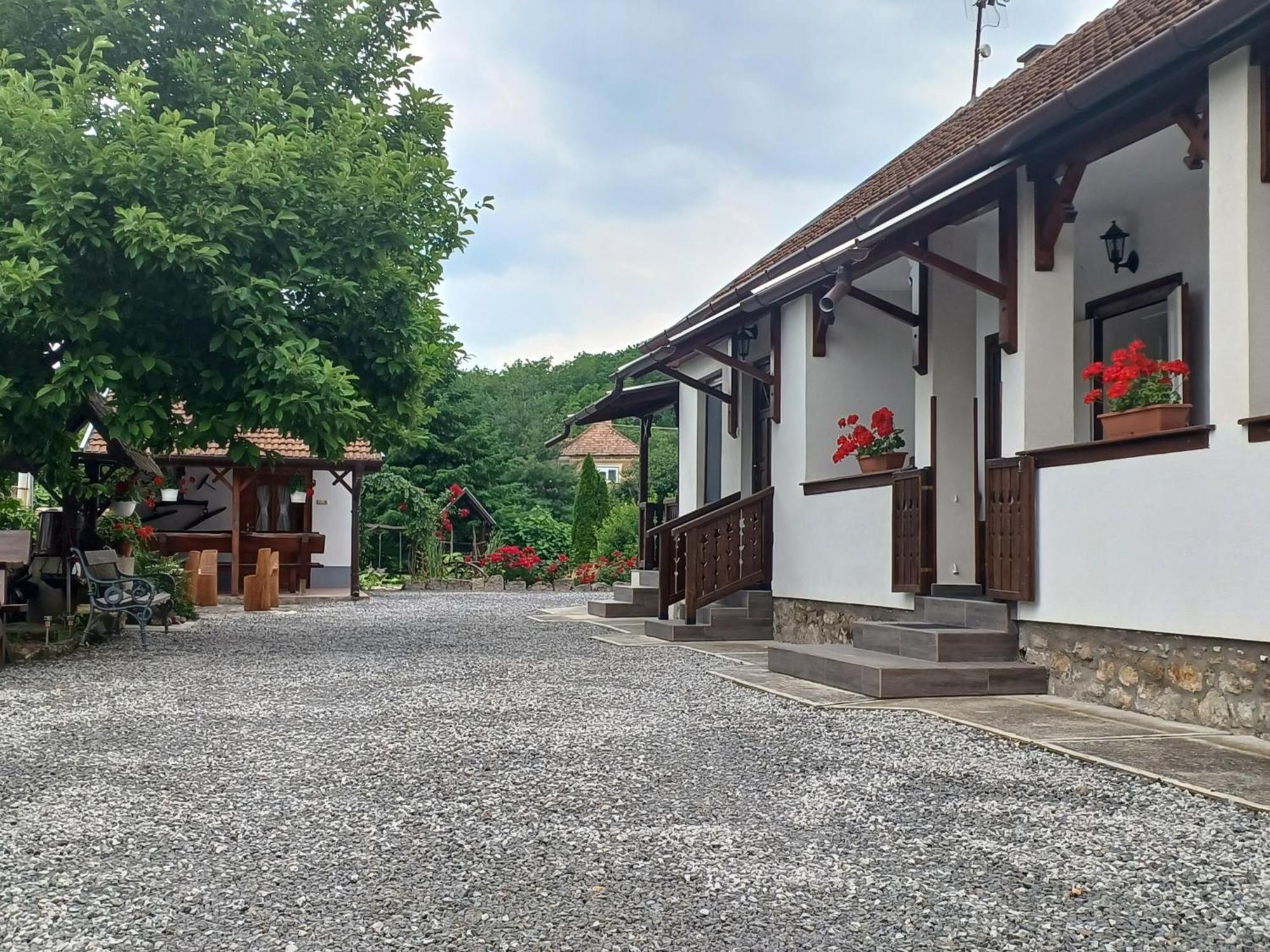 Kazsimér Vendégház Erdohorvati Exterior foto